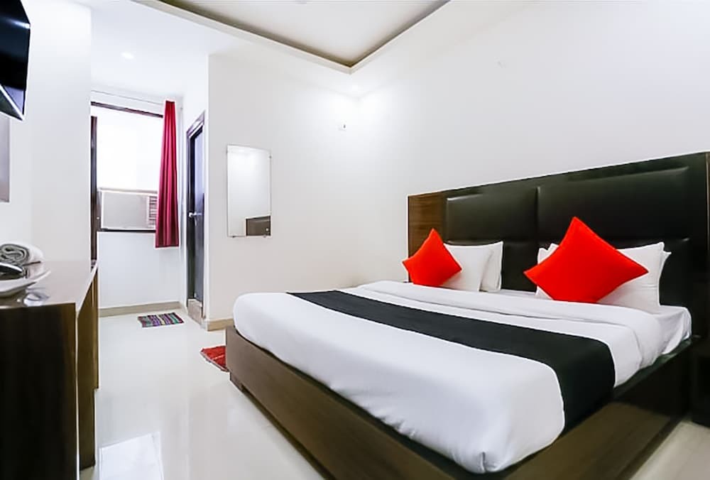 Нойда: Roomshala 036 Hotel Orlov