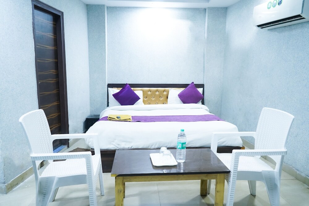 Нойда: Roomshala 039 Hotel Rk