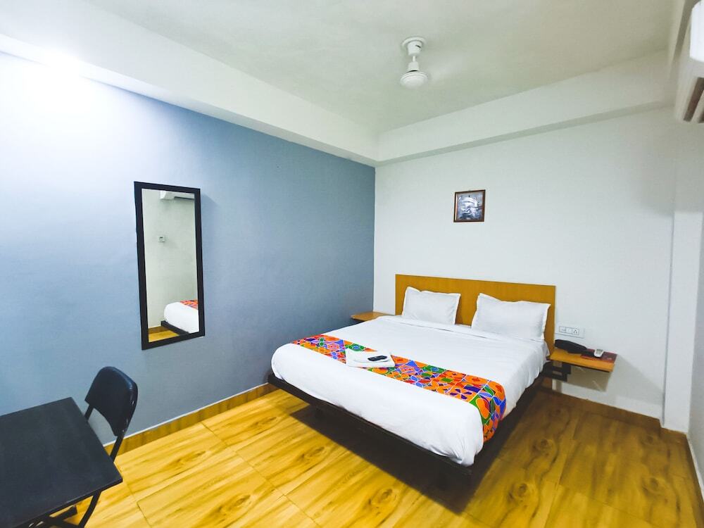 Большая Нойда: Roomshala 042 Grand Vikas