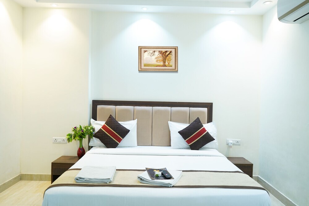 Нойда: Roomshala 024 Luxury Stays Sector 12