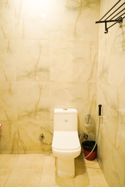 Нойда: Roomshala 024 Luxury Stays Sector 12
