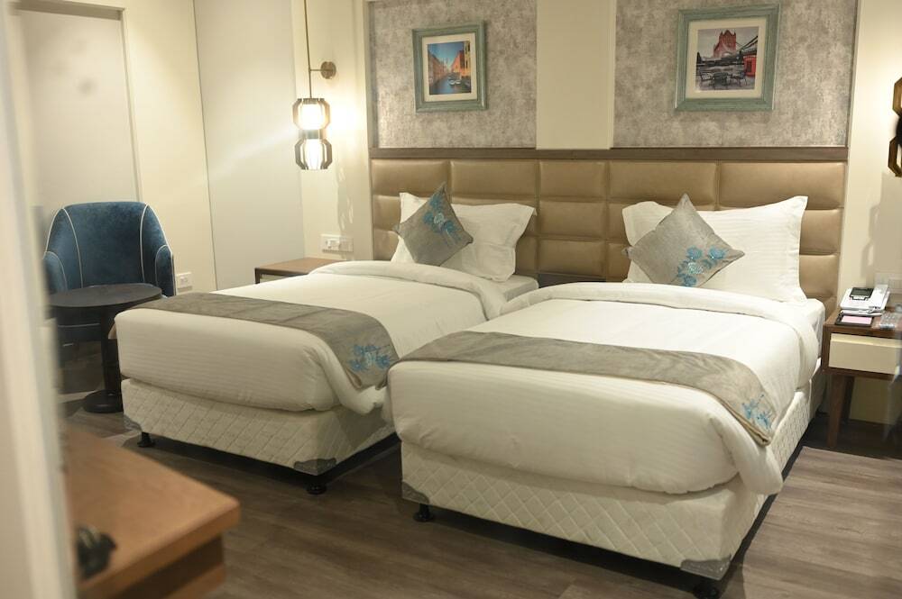 Лудхиана: Hotel Apricia