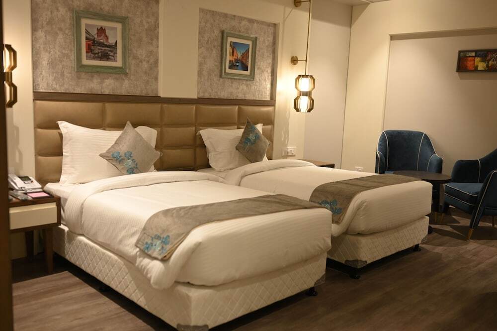 Лудхиана: Hotel Apricia