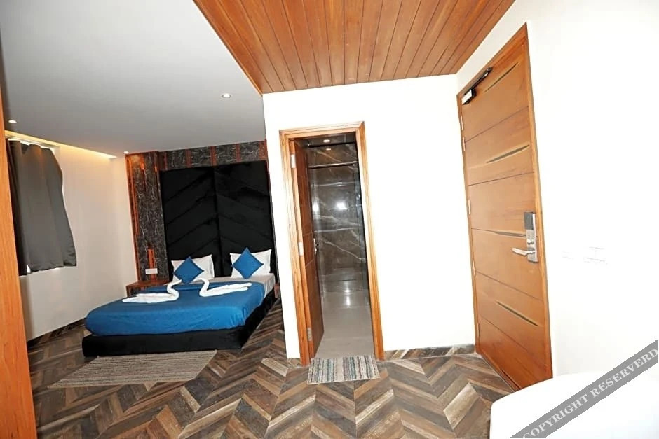 Нойда: Hardik Palace By F9 Hotels