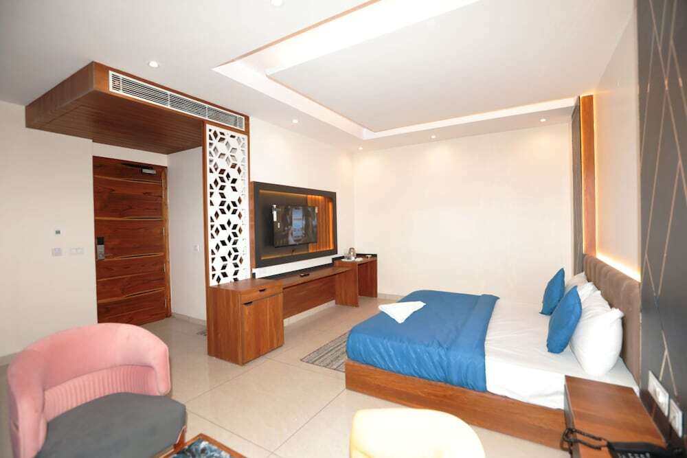 Нойда: Hardik Palace By F9 Hotels