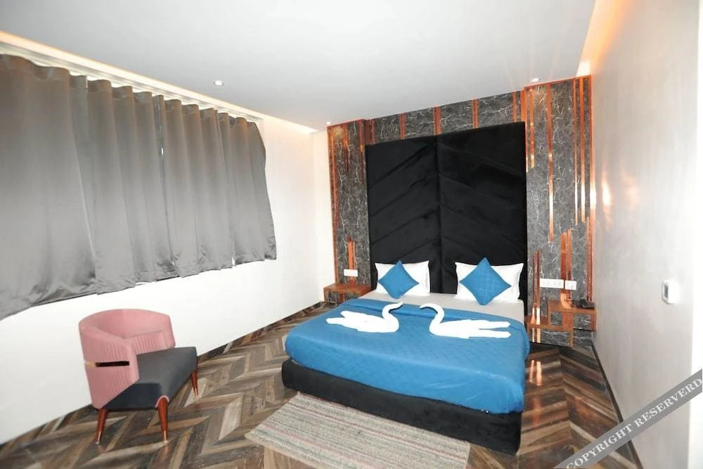 Нойда: Hardik Palace By F9 Hotels
