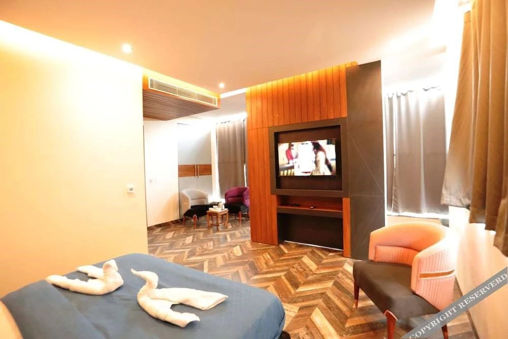 Нойда: Hardik Palace By F9 Hotels