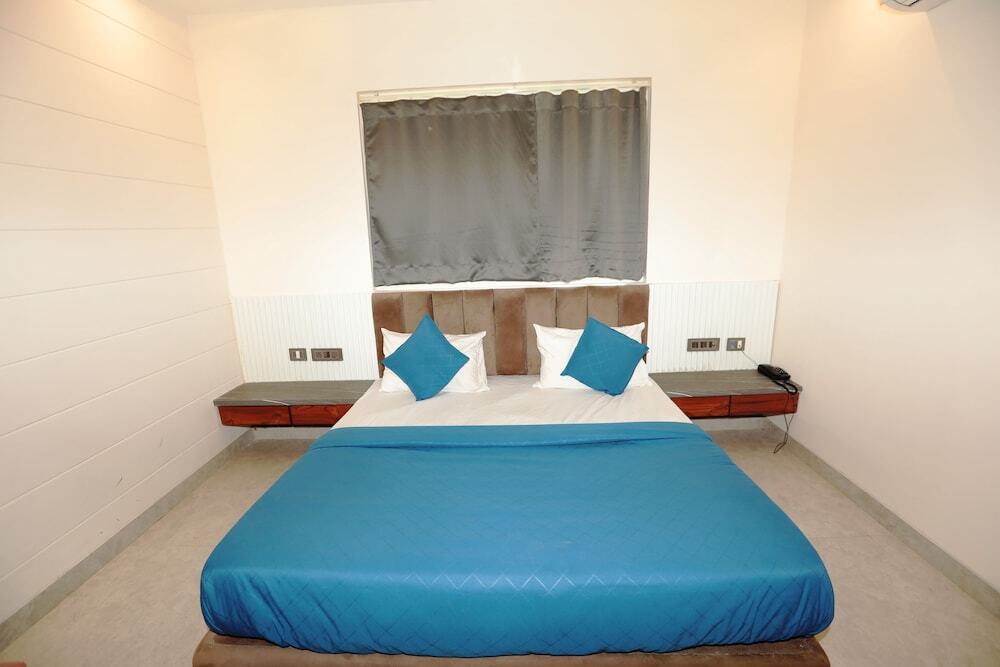 Нойда: Hardik Palace By F9 Hotels