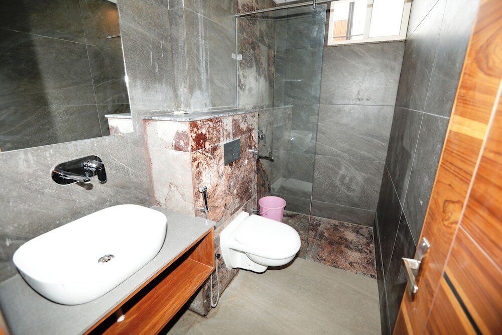 Нойда: Hardik Palace By F9 Hotels