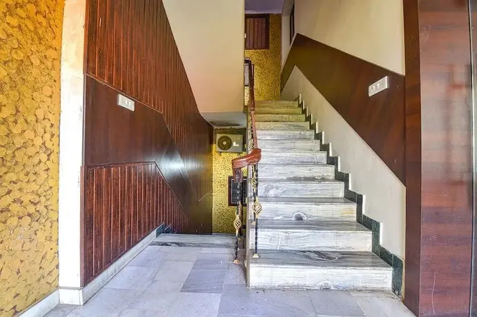 Кота: Fabhotel Prime Surpin Palace