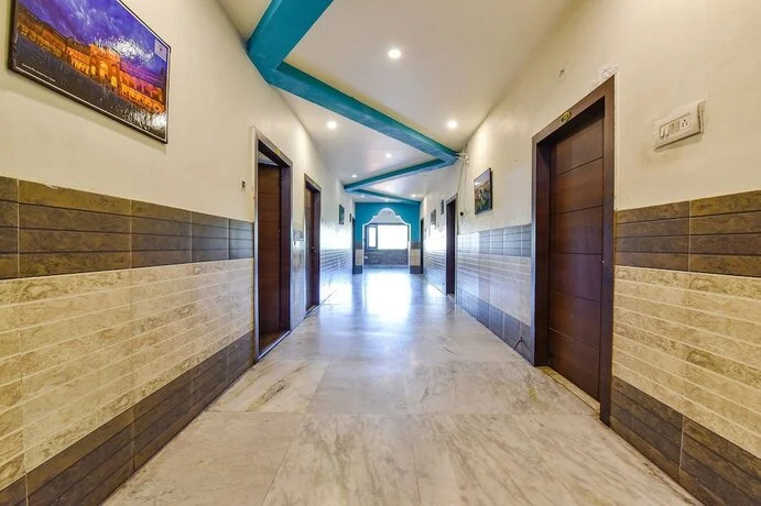Кота: Fabhotel Prime Surpin Palace