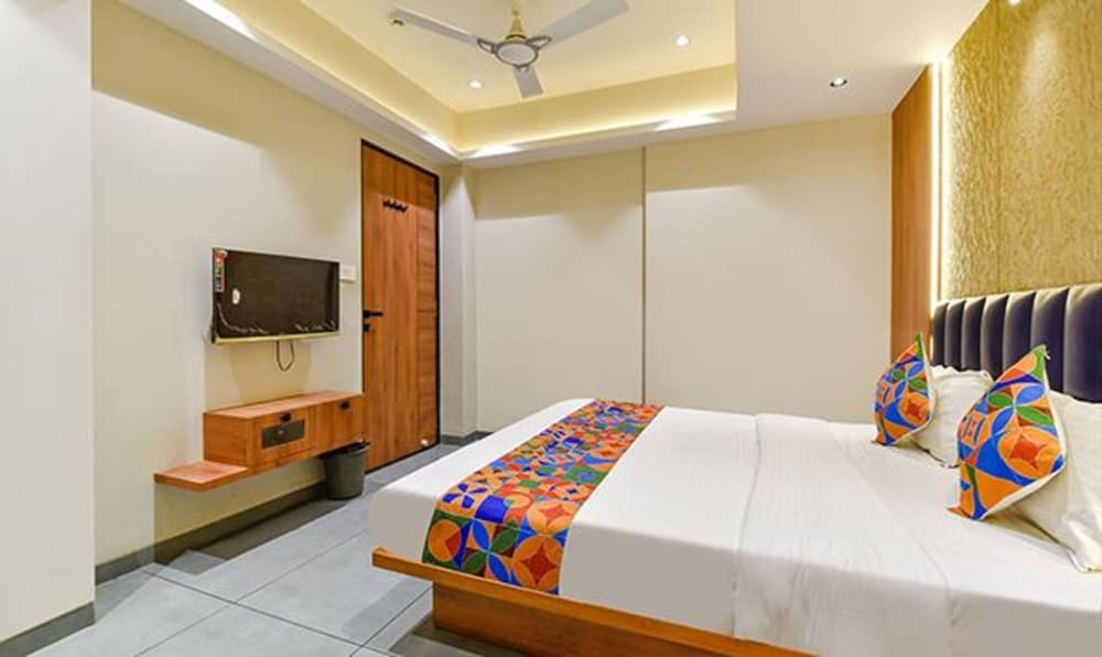 Сурат: Fabhotel Udhna Inn