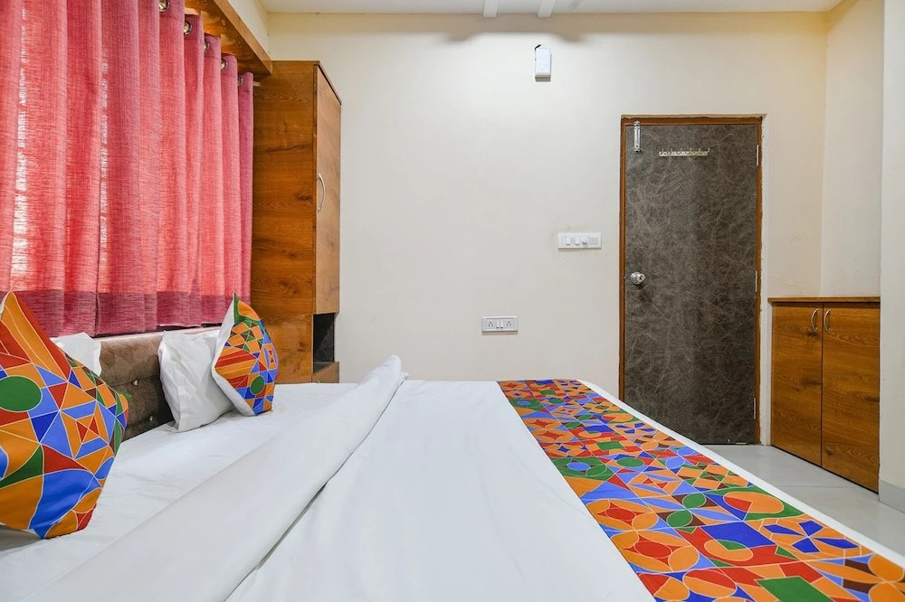 Индаур: Fabhotel Royal Palace