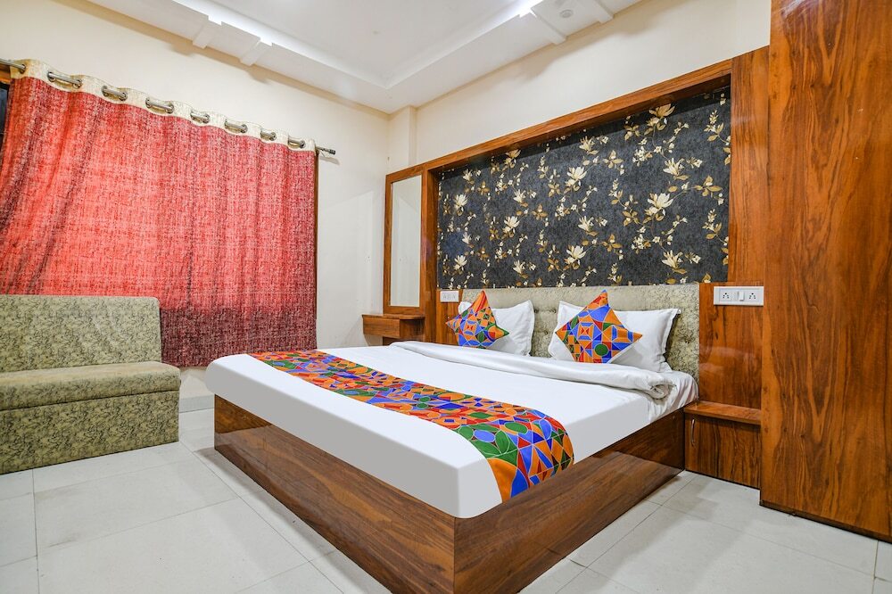 Индаур: Fabhotel Royal Palace