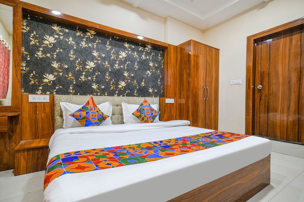 Индаур: Fabhotel Royal Palace