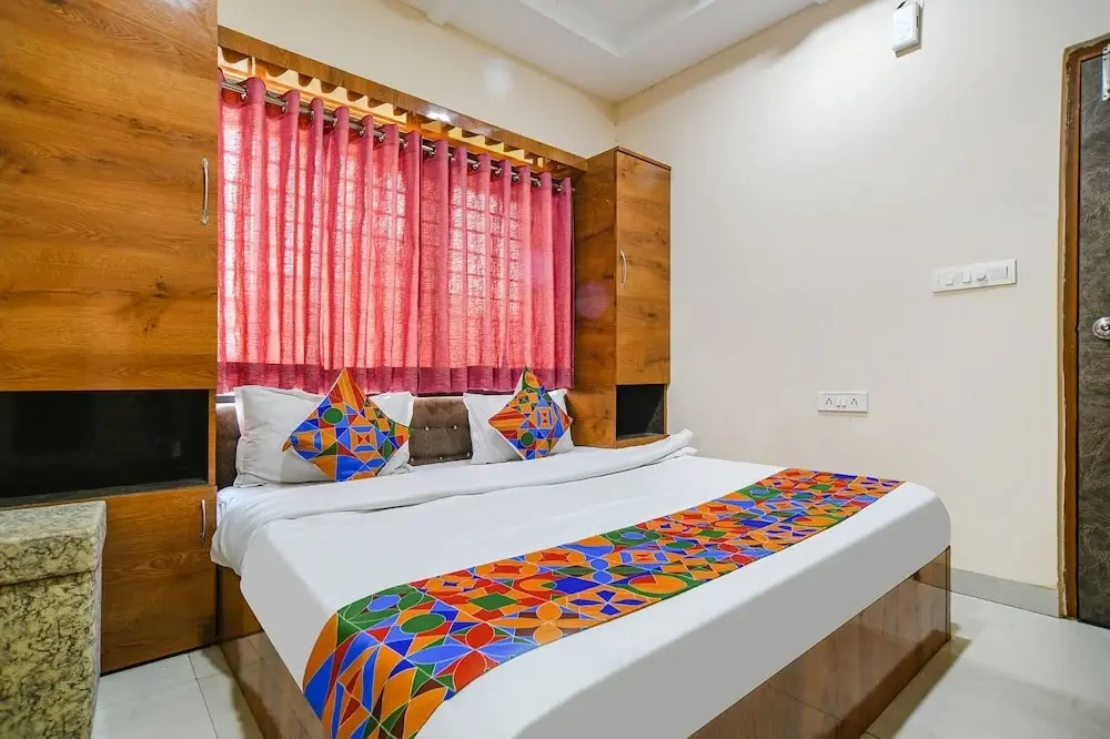 Индаур: Fabhotel Royal Palace