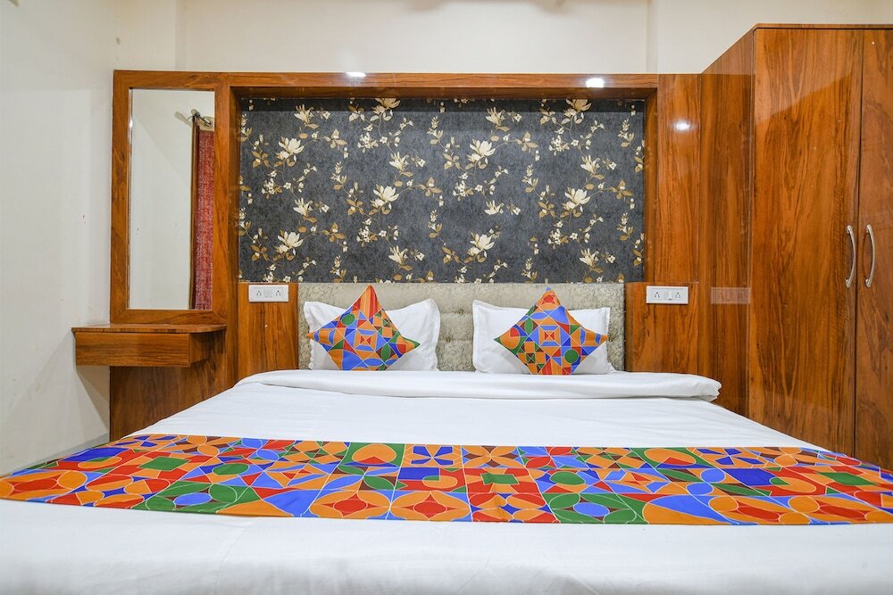 Индаур: Fabhotel Royal Palace