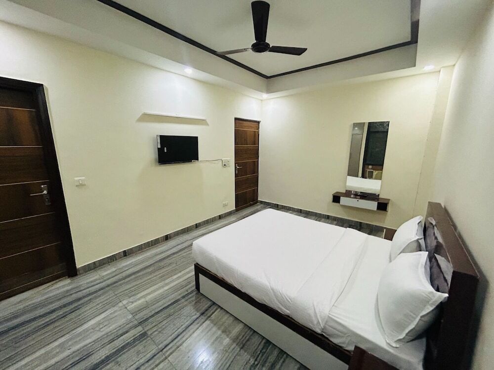 Нойда: Roomshala 073 Hotel Budget Stays