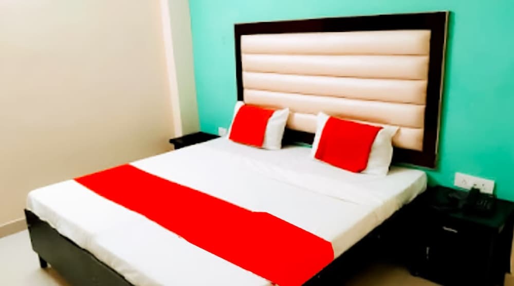 Нойда: Roomshala 073 Hotel Budget Stays