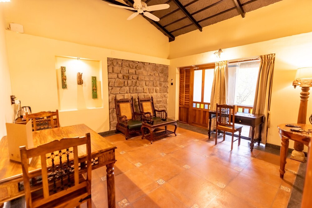 Валпарай: Akshaya Bungalow by Sparsa