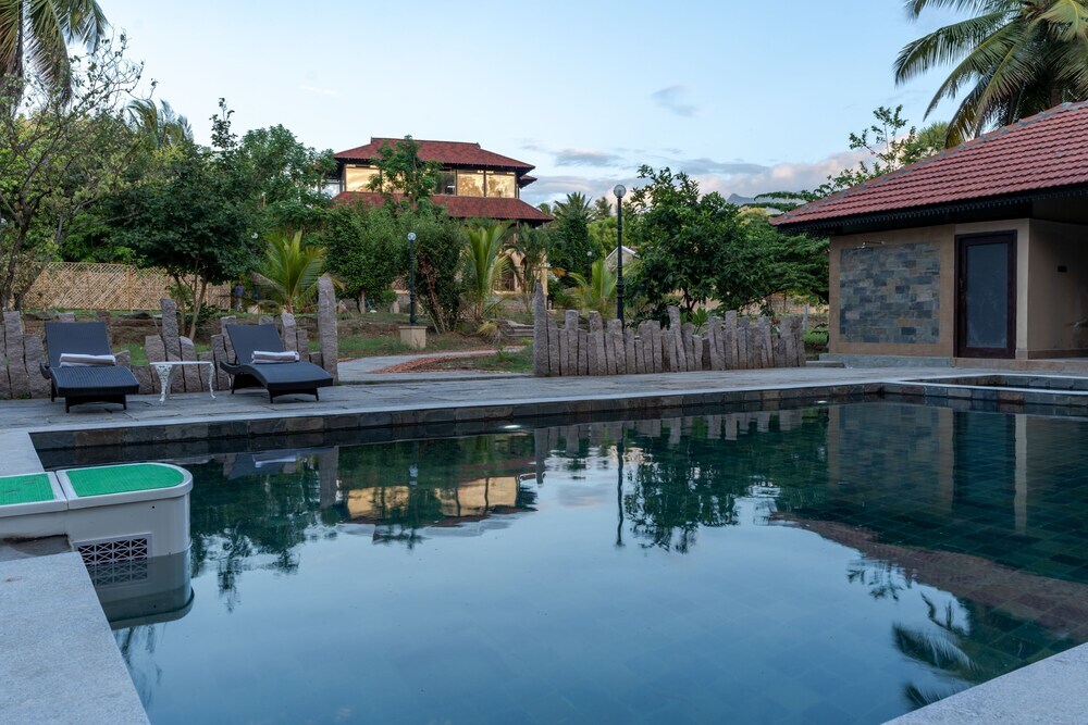 Валпарай: Akshaya Bungalow by Sparsa