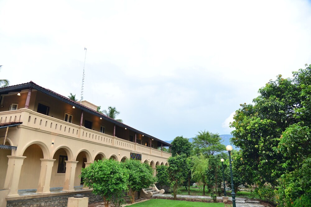 Валпарай: Akshaya Bungalow by Sparsa