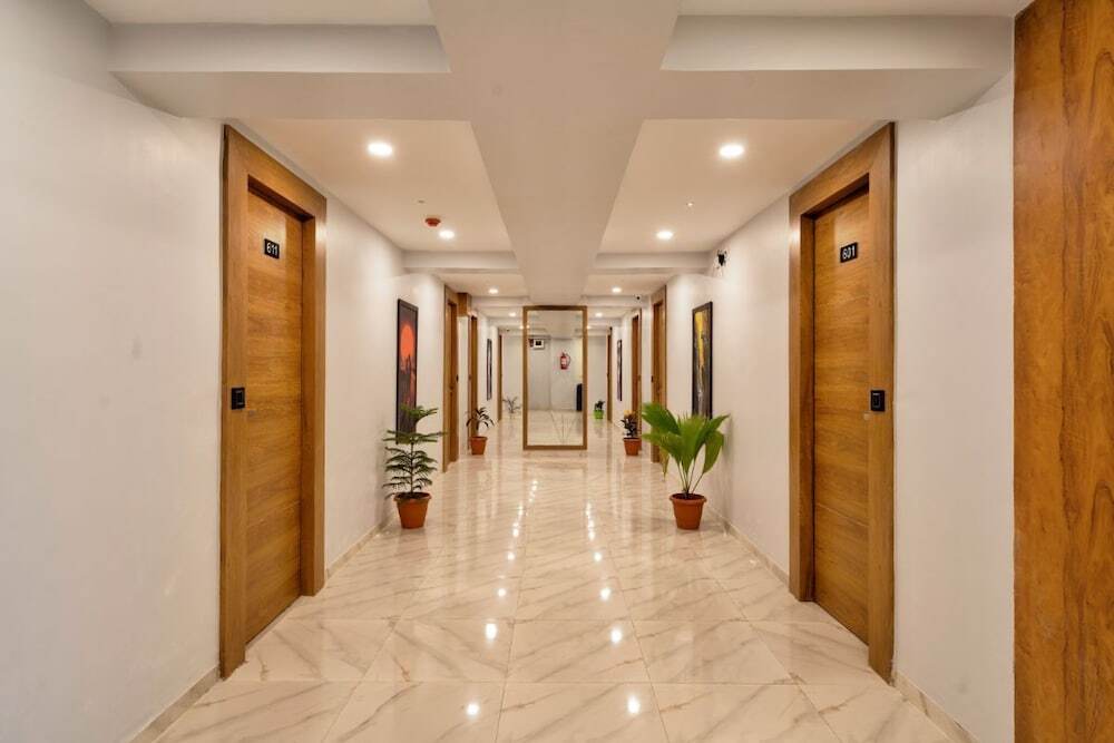 Ахмедабад: Hotel Royal 24