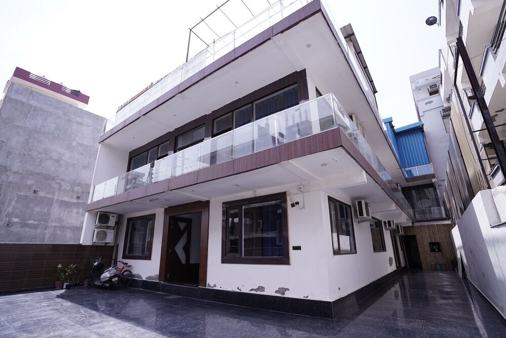 Нойда: Mount Olympus hotel By F9 Hotels