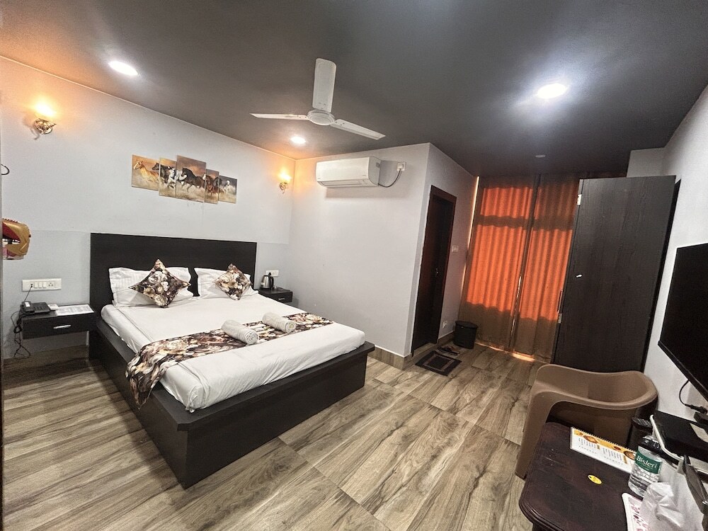Гувахати: JD Grand Inn