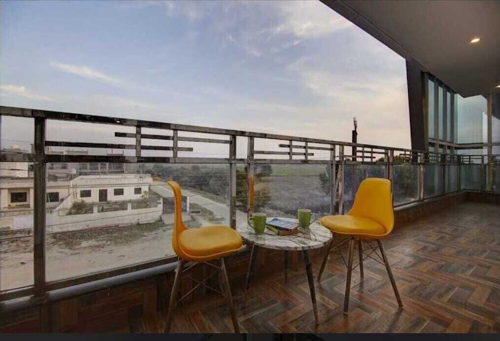 Нойда: Hotel Noida Dreamz 144
