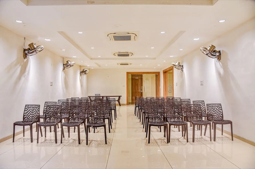 Бхопал: Fabhotel Om Palace