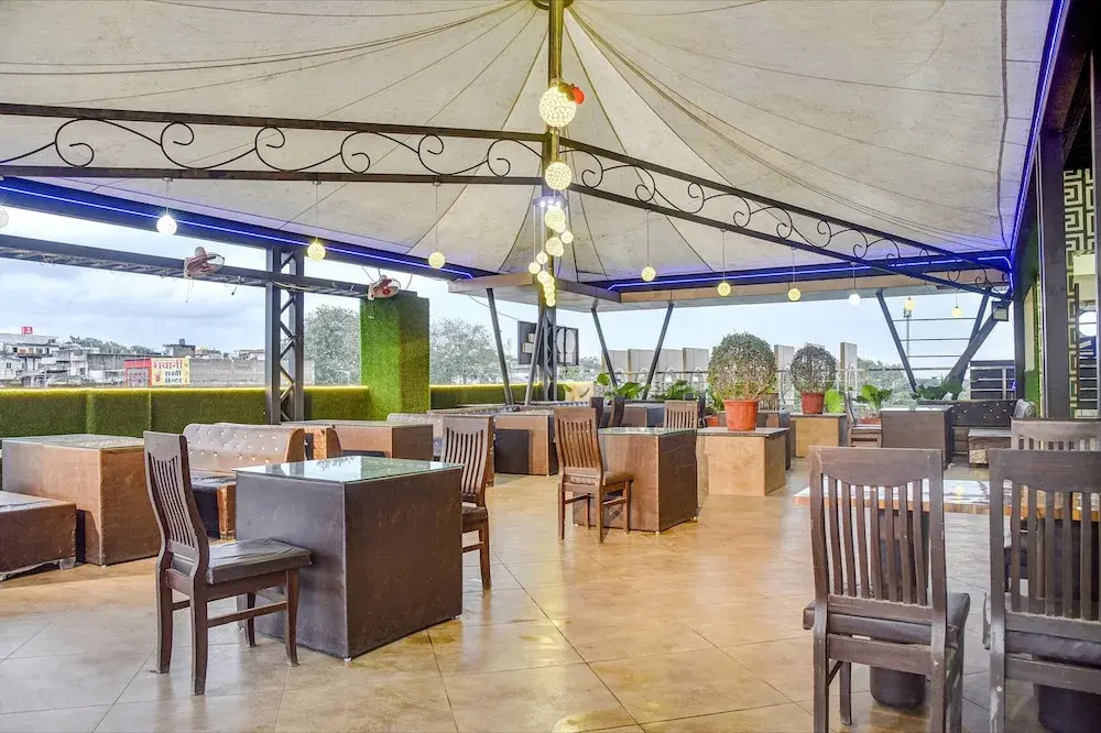 Бхопал: Fabhotel Om Palace
