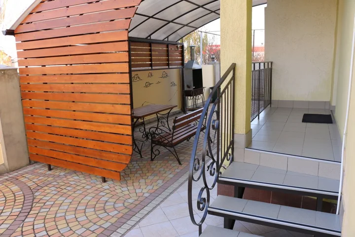 Керчь: Гостевой дом Travel House