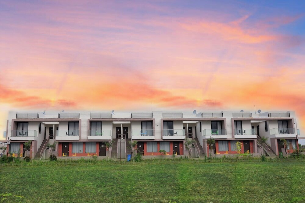 Гарудешвар: Leena Resort