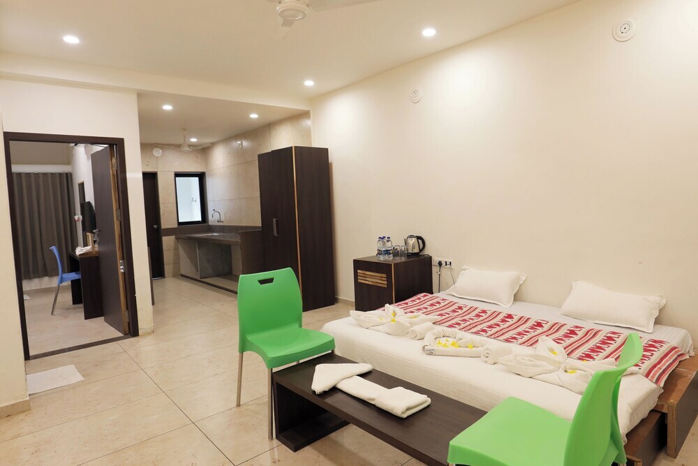 Гарудешвар: Leena Resort