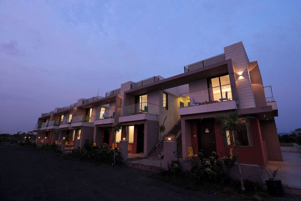 Гарудешвар: Leena Resort