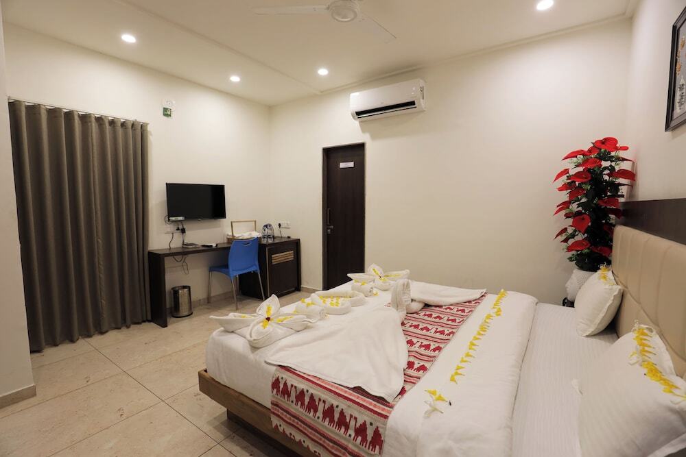 Гарудешвар: Leena Resort