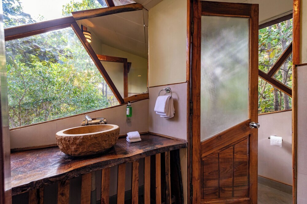 Баихар: Kanha Jungle Camp