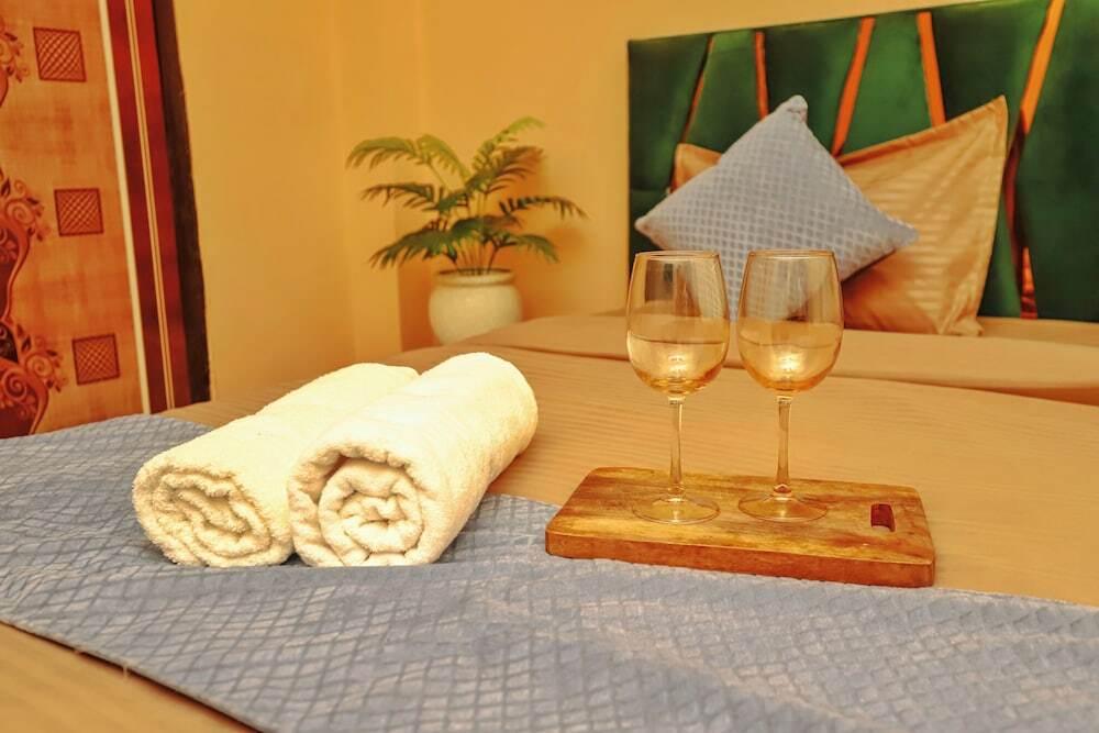 Нойда: Roomshala 035 Premium Inn Noida Sec 15