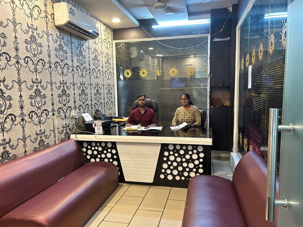 Нойда: Khanak Inn