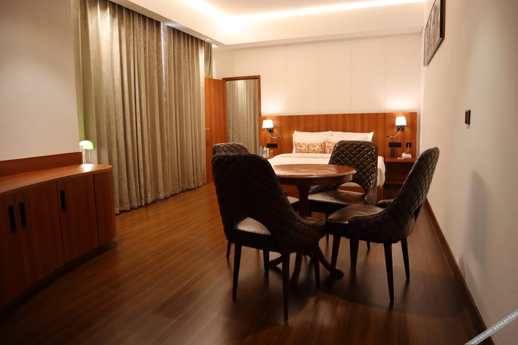 Мератх: Mars Resorts
