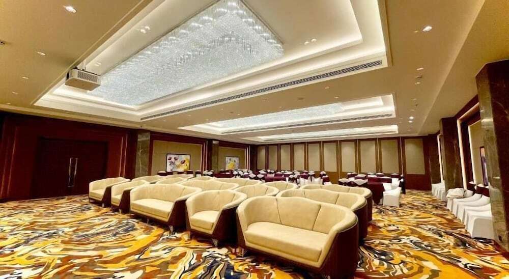 Мератх: Mars Resorts