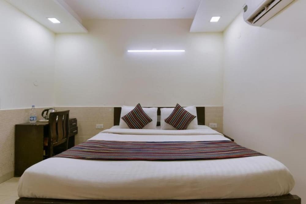 Нью-Дели: Hotel Olive Saffron