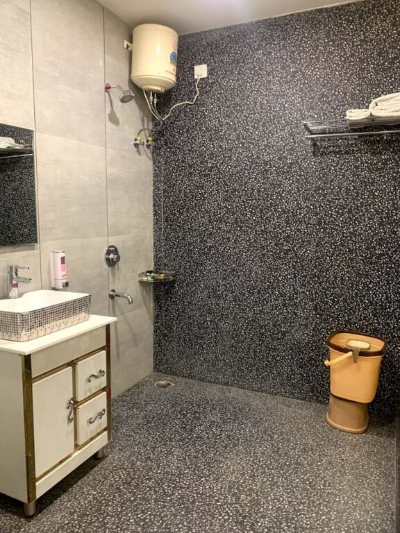 Амбала: Hotel Avkaash