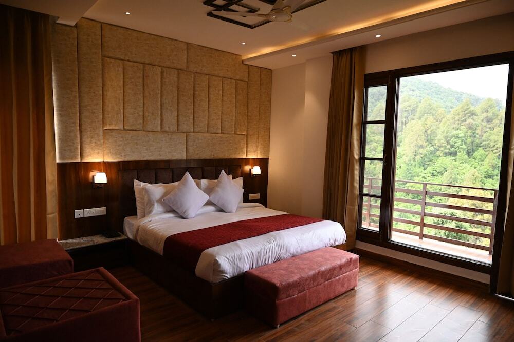 Чамба: Aamod Suites - Dalhousie