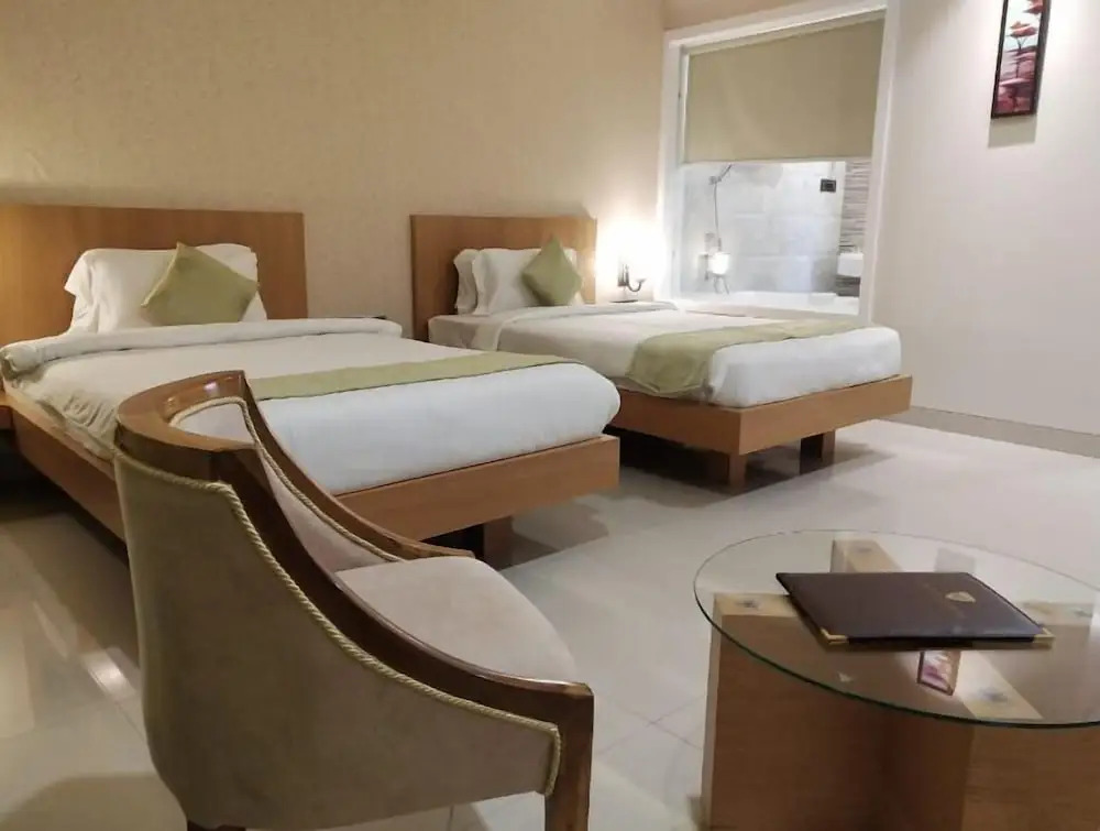 Бхопал: Hotel Kanha's Palm Springs