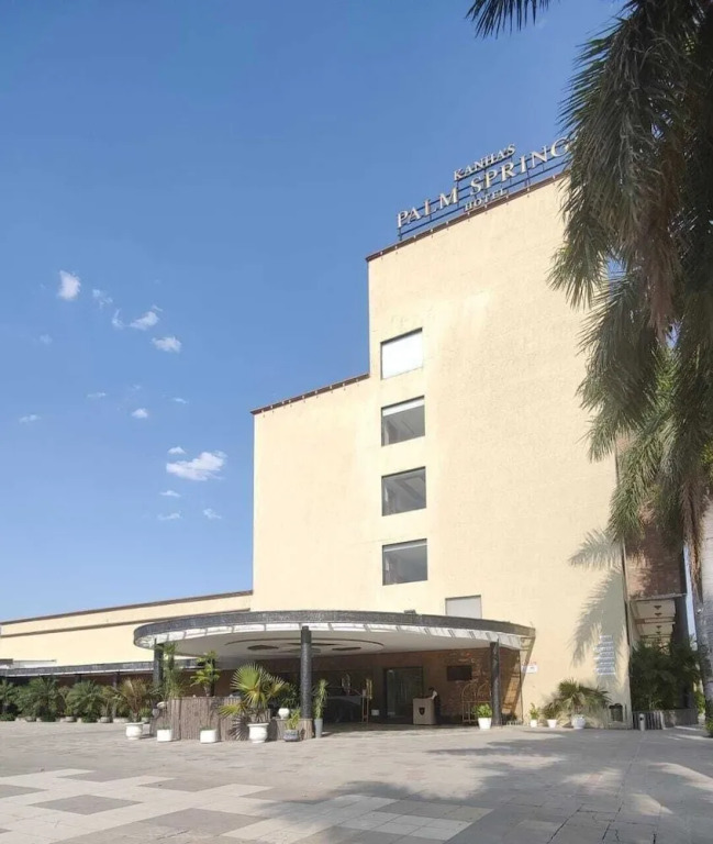 Бхопал: Hotel Kanha's Palm Springs