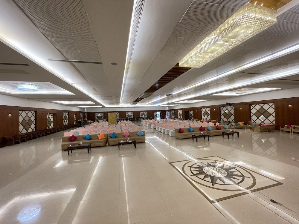 Бхопал: Hotel Kanha's Palm Springs