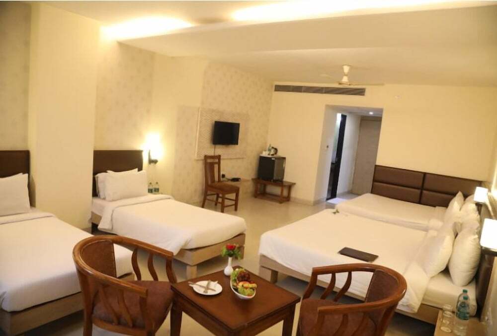Бхопал: Hotel Kanha's Palm Springs