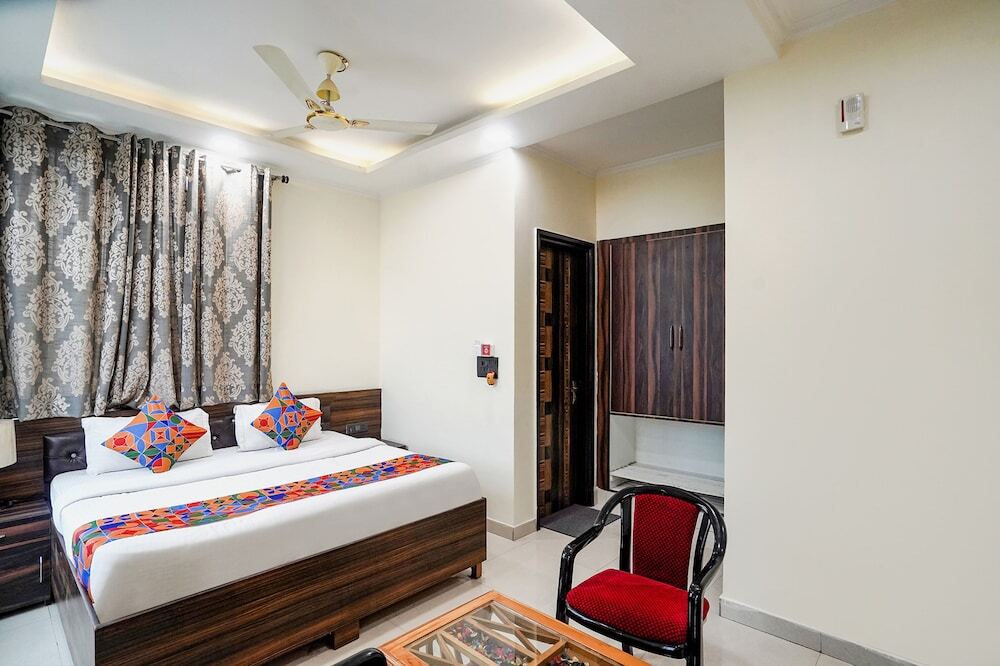 Большая Нойда: Fabhotel 17 Suites